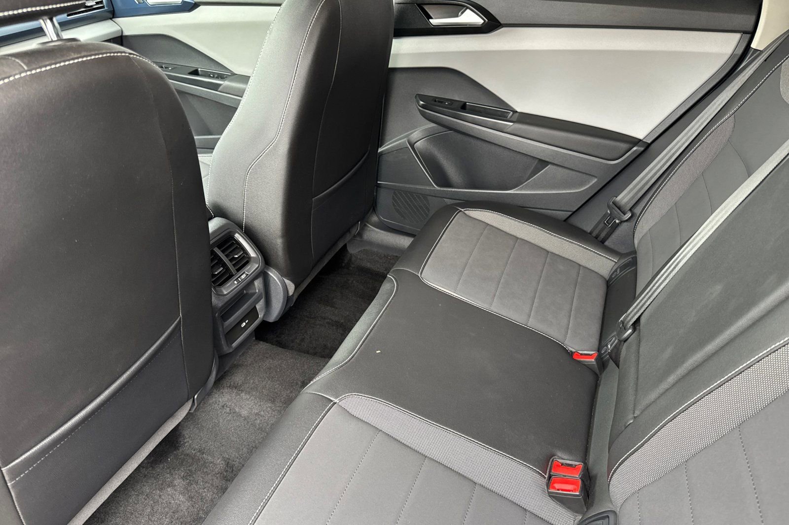 Used 2023 Volkswagen Taos SE image 12