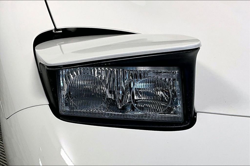 Used 2002 Chevrolet Corvette Coupe w/ Preferred Equipment Group2 image 19