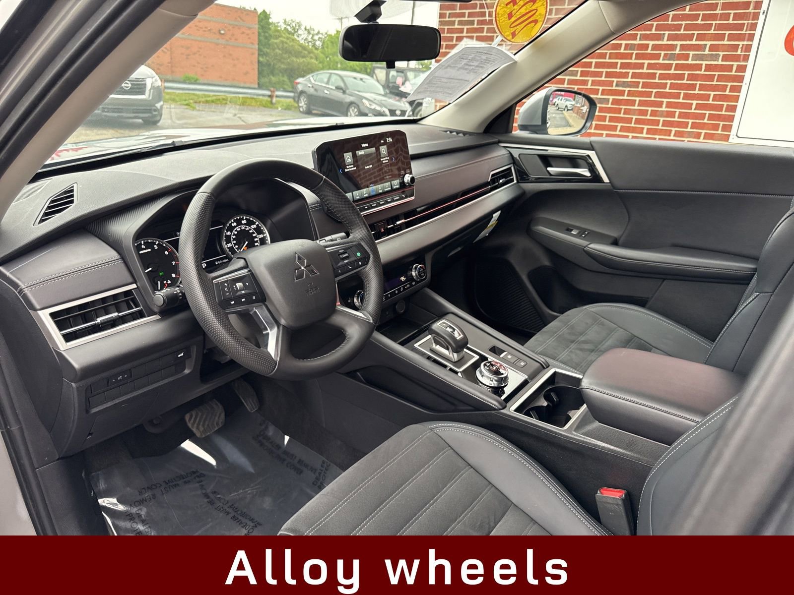 Used 2024 Mitsubishi Outlander SE image 24