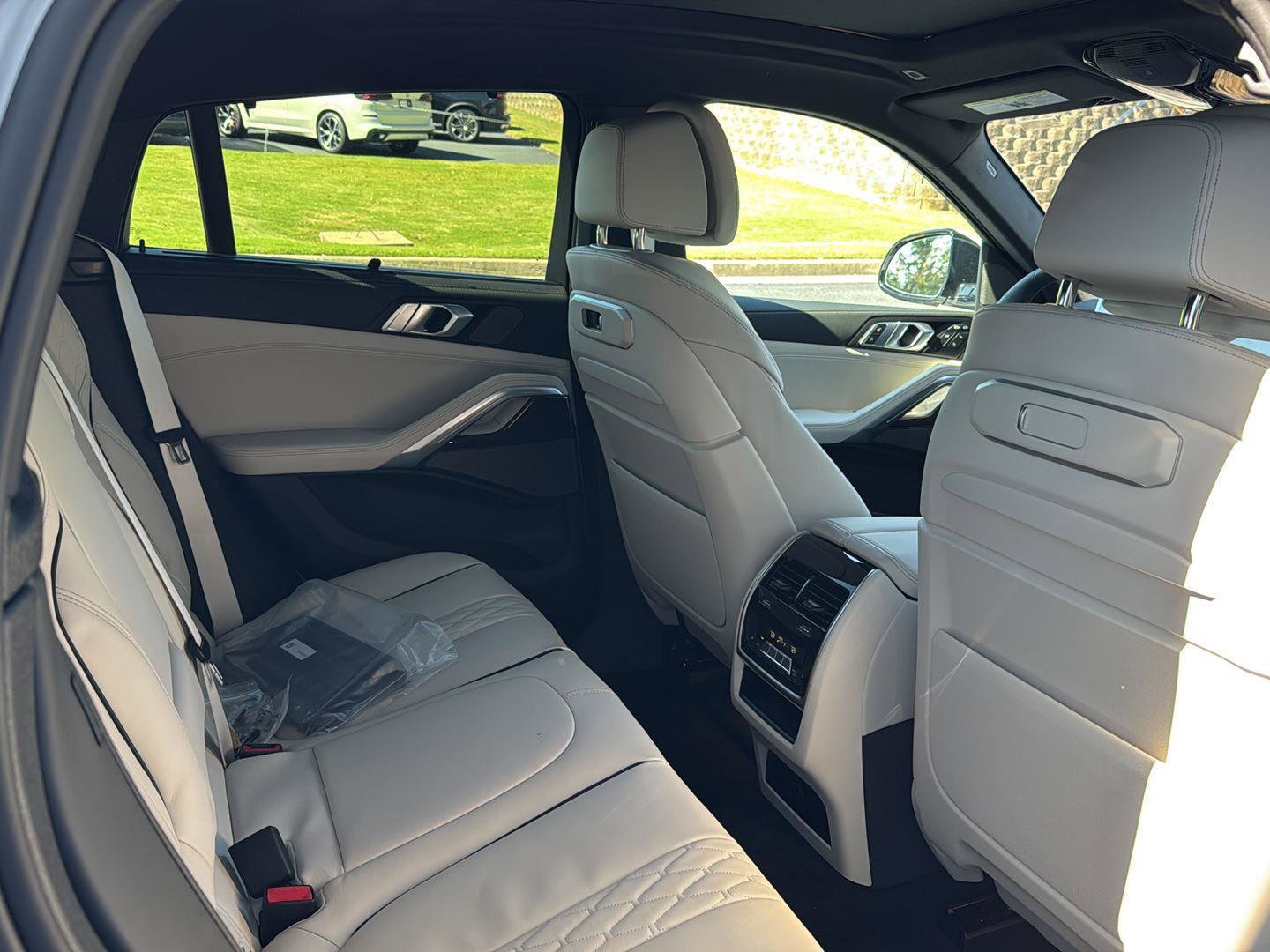 New 2026 BMW X6 xDrive40i w/ Executive Package image 11