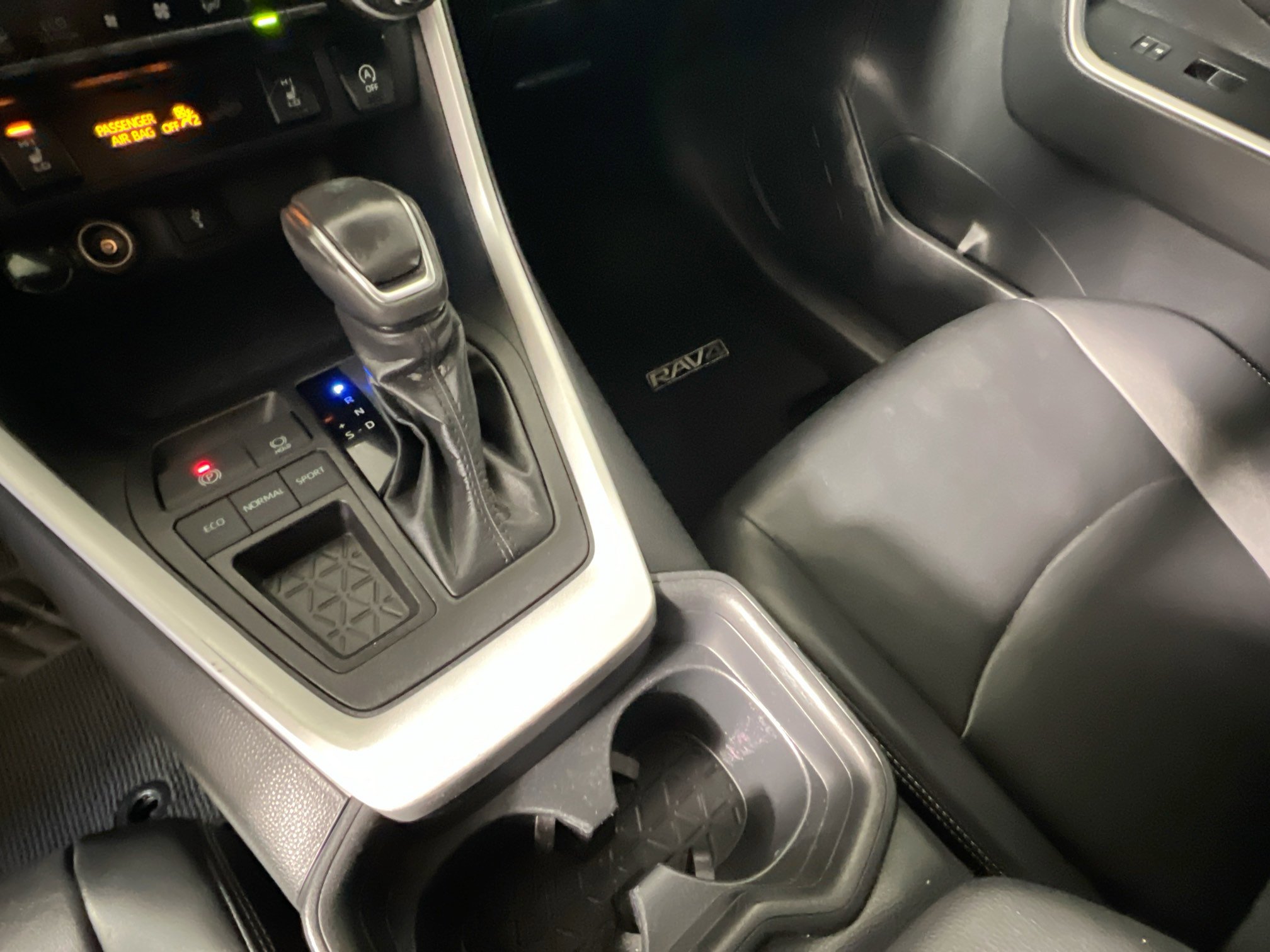 Used 2020 Toyota RAV4 XLE Premium FWD image 25