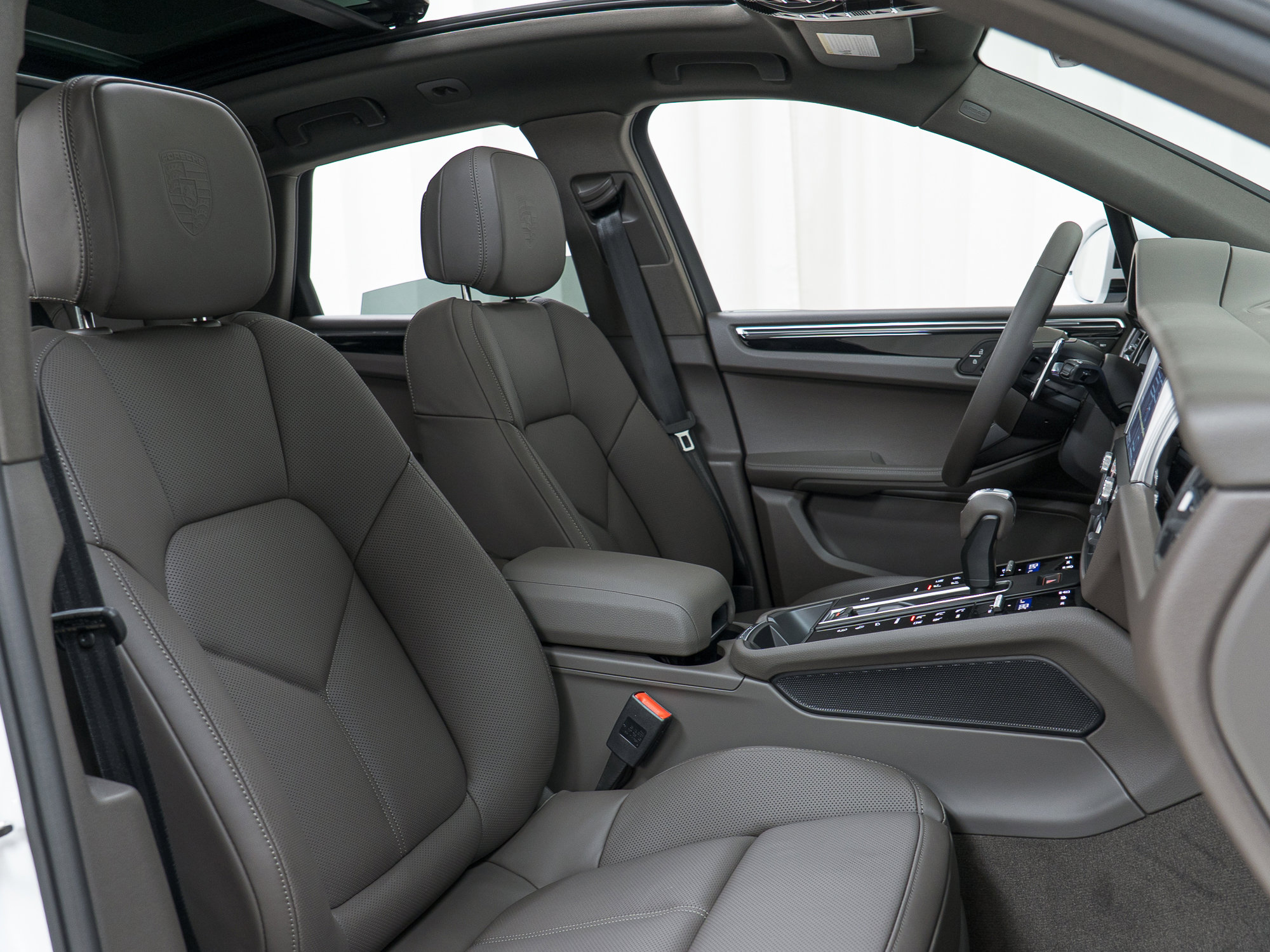 New 2026 Porsche Macan AWD/4WD image 27