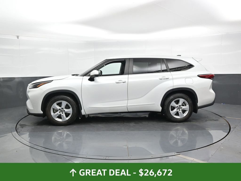 Used 2023 Toyota Highlander LE image 11