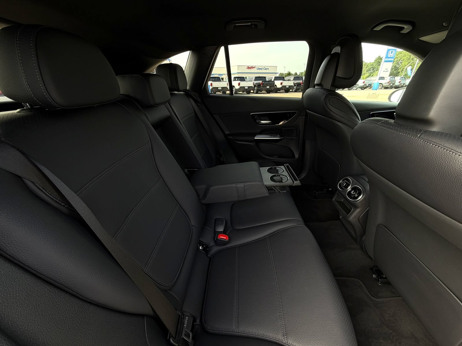 Used 2025 Mercedes-Benz GLC 300 image 28
