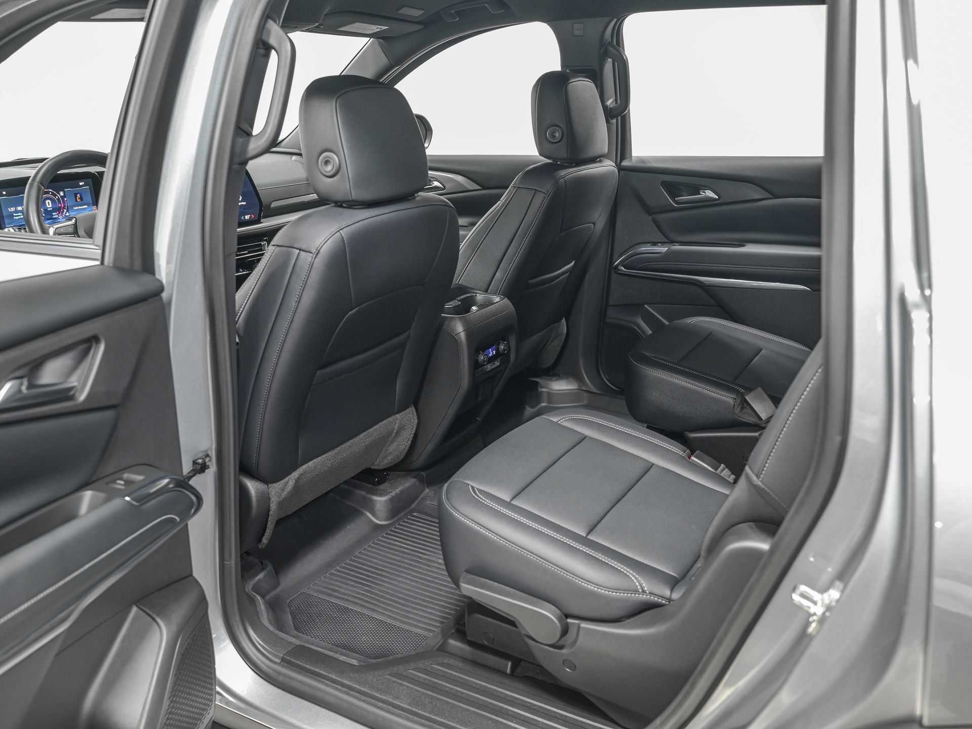 Used 2026 Chevrolet Traverse LT w/ Driver Confidence Package FWD image 26