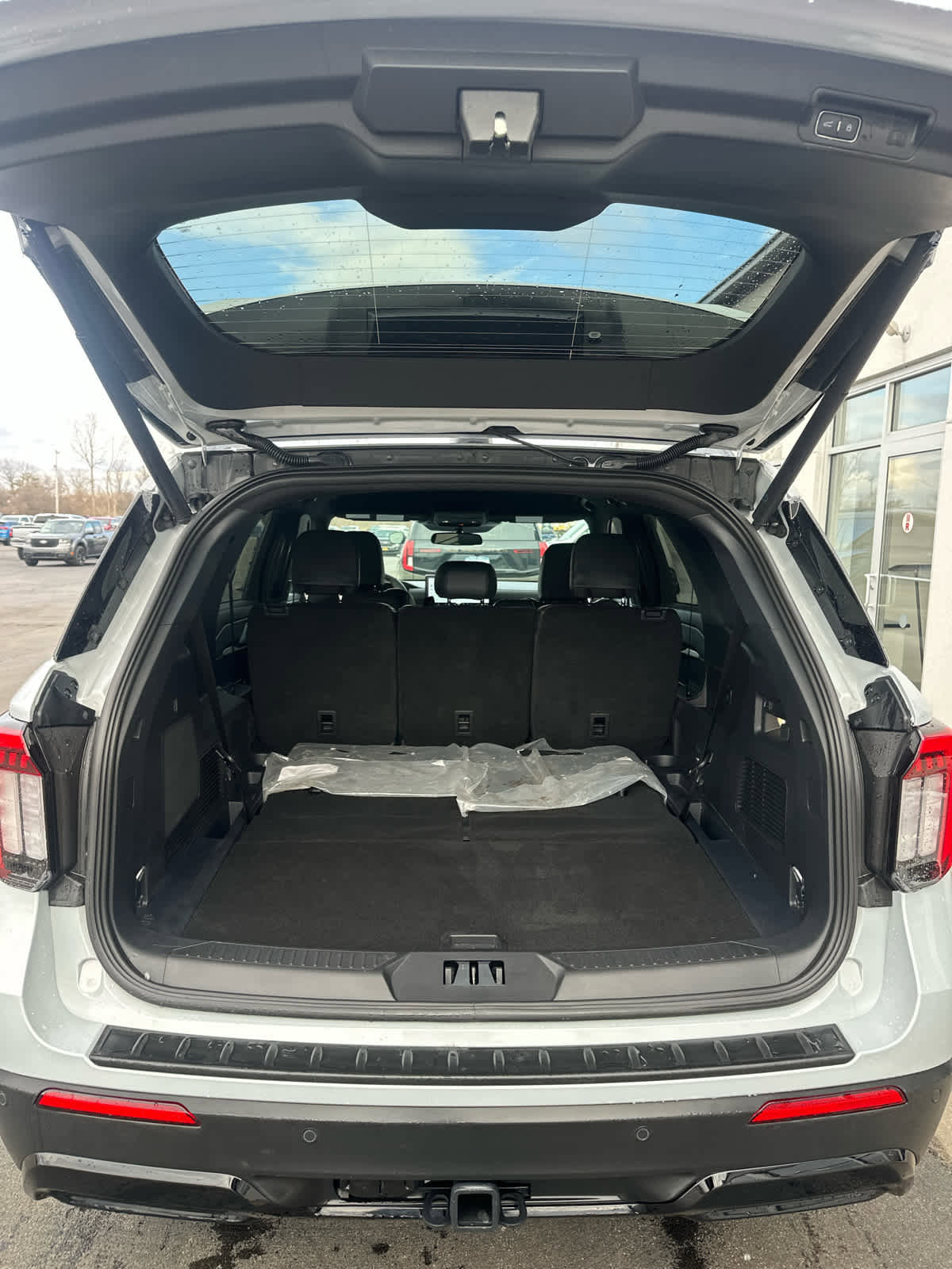 New 2026 Ford Explorer ST-Line w/ ST-Line Street Pack image 9