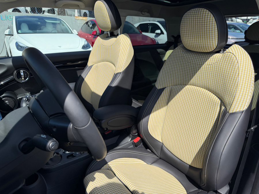 Used 2023 MINI Cooper SE image 21