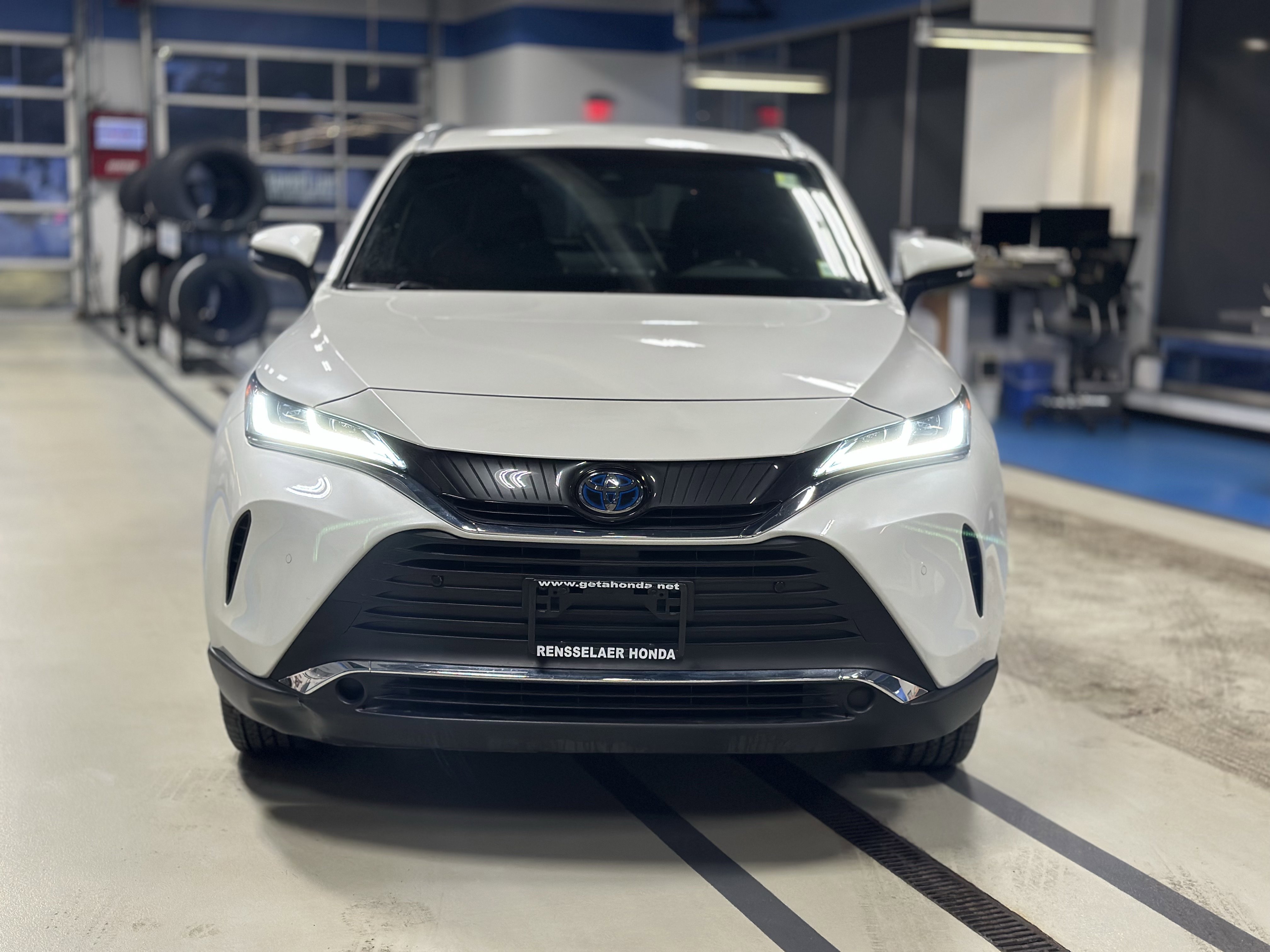 Used 2021 Toyota Venza XLE w/ Carpet Mat Package (TMS) image 2