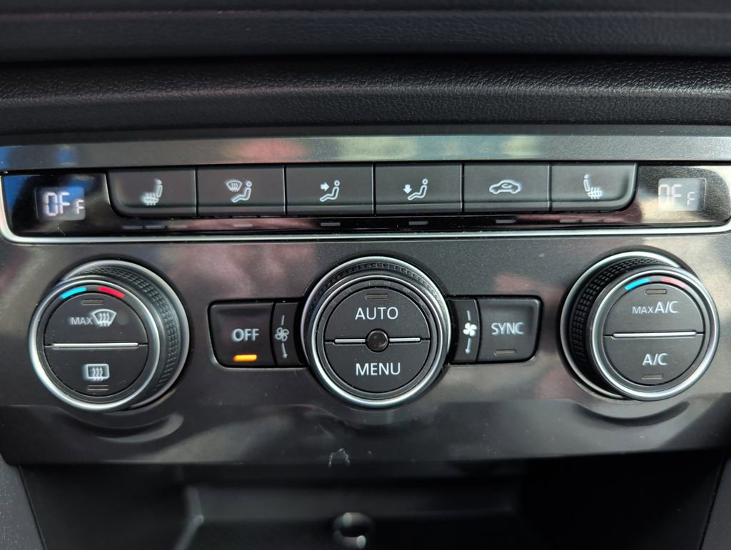 Used 2018 Volkswagen Tiguan SE w/ Panoramic Sunroof Package image 15