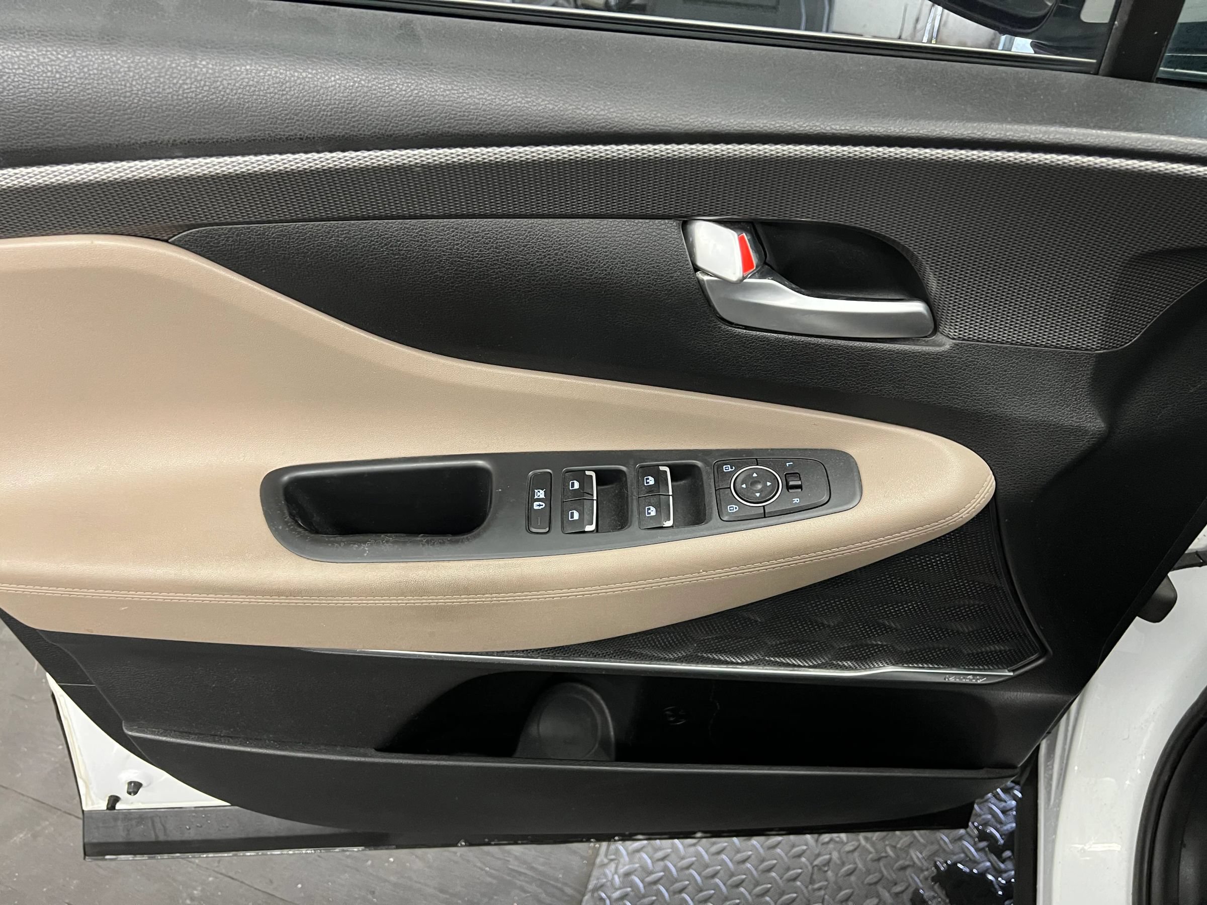Used 2019 Hyundai Santa Fe SEL AWD/4WD image 11