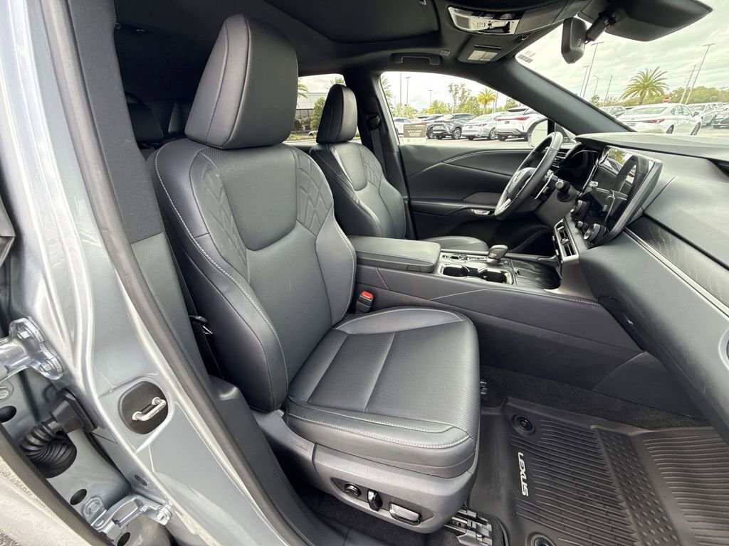 Used 2025 Lexus RX 350 Premium image 16