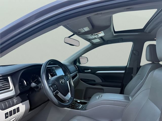 Used 2016 Toyota Highlander XLE AWD/4WD image 11