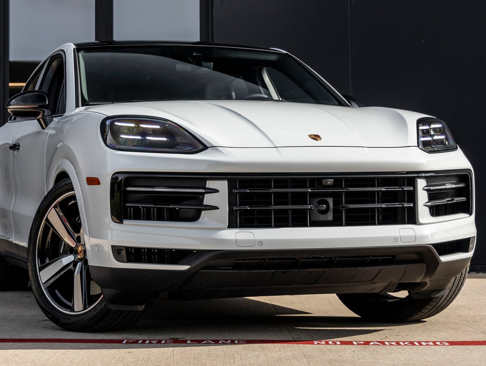 Certified 2025 Porsche Cayenne S AWD/4WD image 9