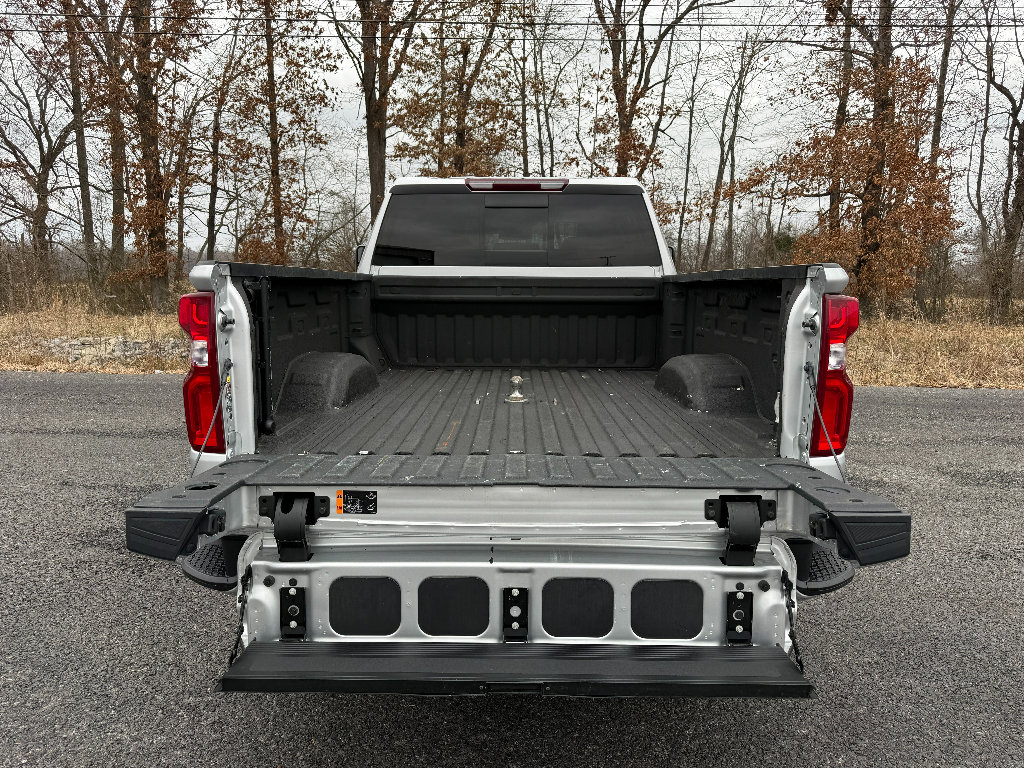 Used 2022 Chevrolet Silverado 2500 LTZ w/ LTZ Convenience Package image 9