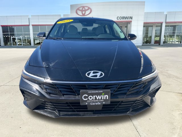 Used 2025 Hyundai Elantra Limited FWD image 8