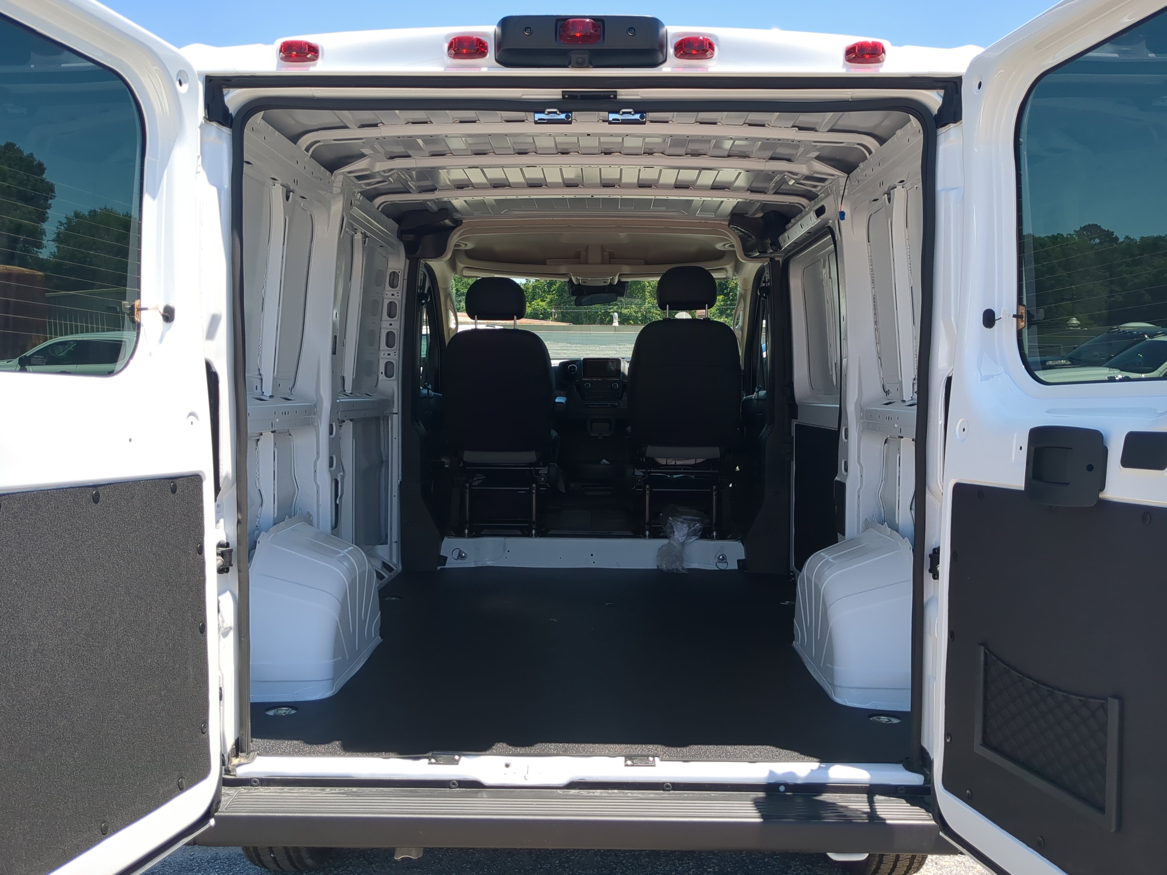 New 2026 RAM ProMaster 1500 w/ Storage Group FWD image 11
