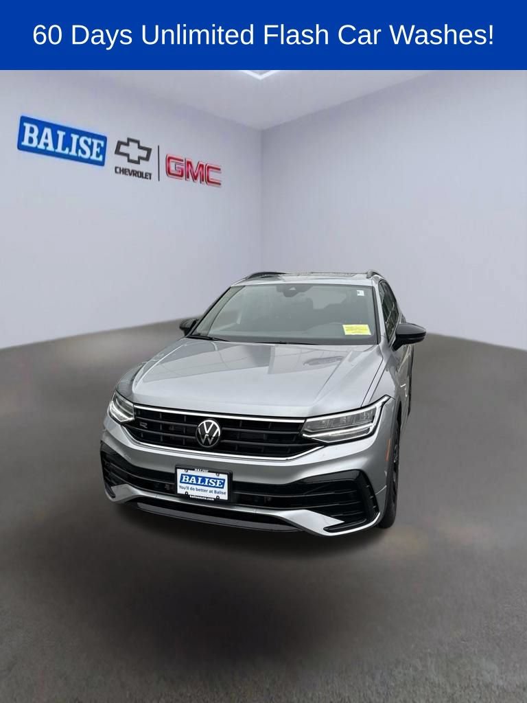 Used 2024 Volkswagen Tiguan SE R-Line AWD/4WD image 2