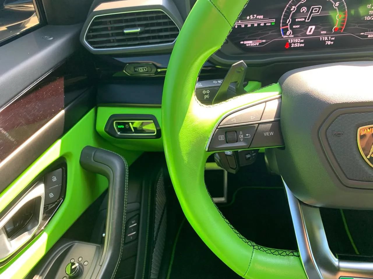 Used 2022 Lamborghini Urus AWD/4WD image 17