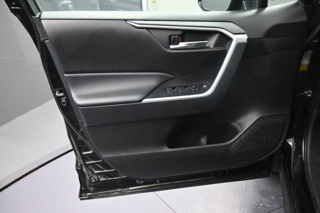 Used 2024 Toyota RAV4 XLE FWD image 20