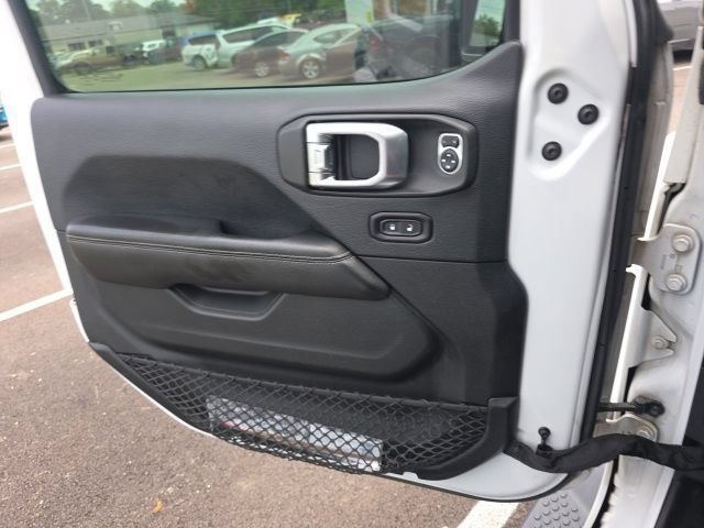 Used 2018 Jeep Wrangler Unlimited Sahara w/ Cold Weather Group AWD/4WD image 10