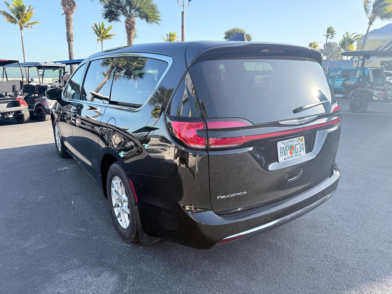Used 2024 Chrysler Pacifica Touring-L image 7