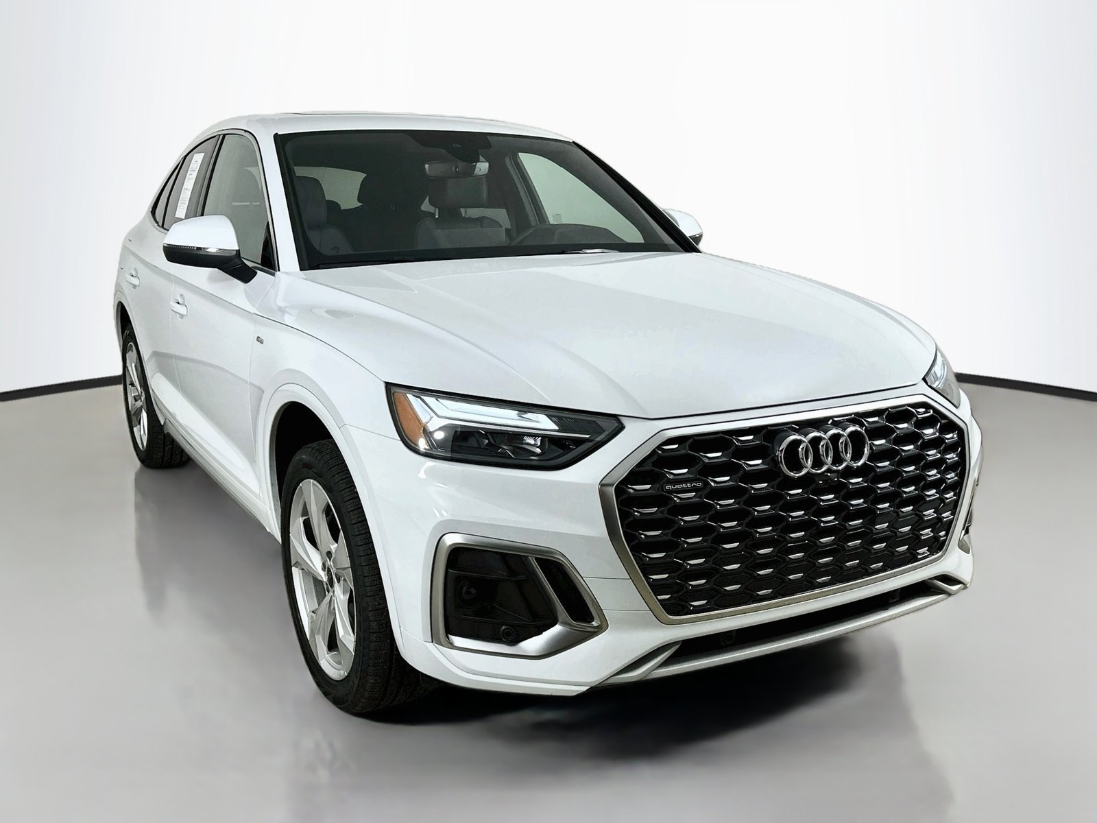 Used 2025 Audi Q5 2.0T Premium Plus w/ Premium Plus Package AWD/4WD image 3