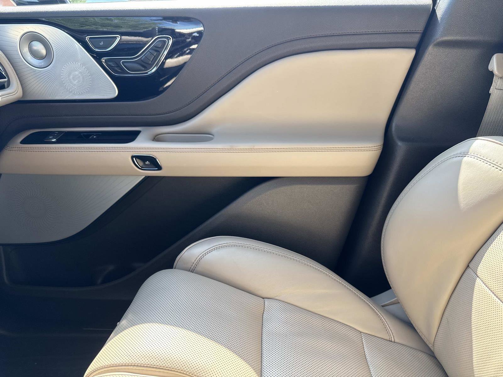 Used 2022 Lincoln Aviator Reserve w/ Equipment Group 201A image 23