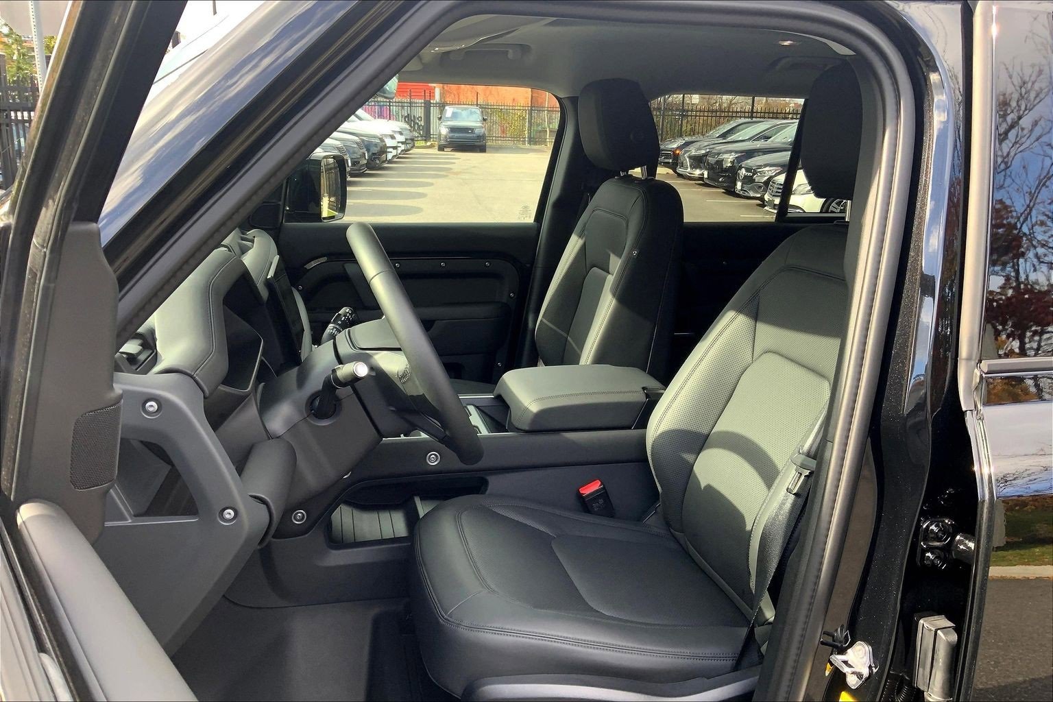 Used 2025 Land Rover Defender 110 S image 7