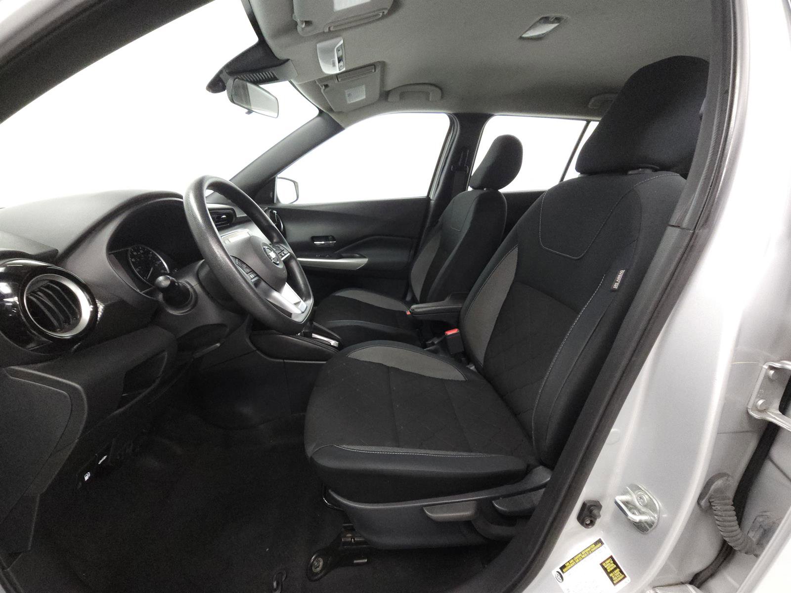 Used 2020 Nissan Kicks SV image 4