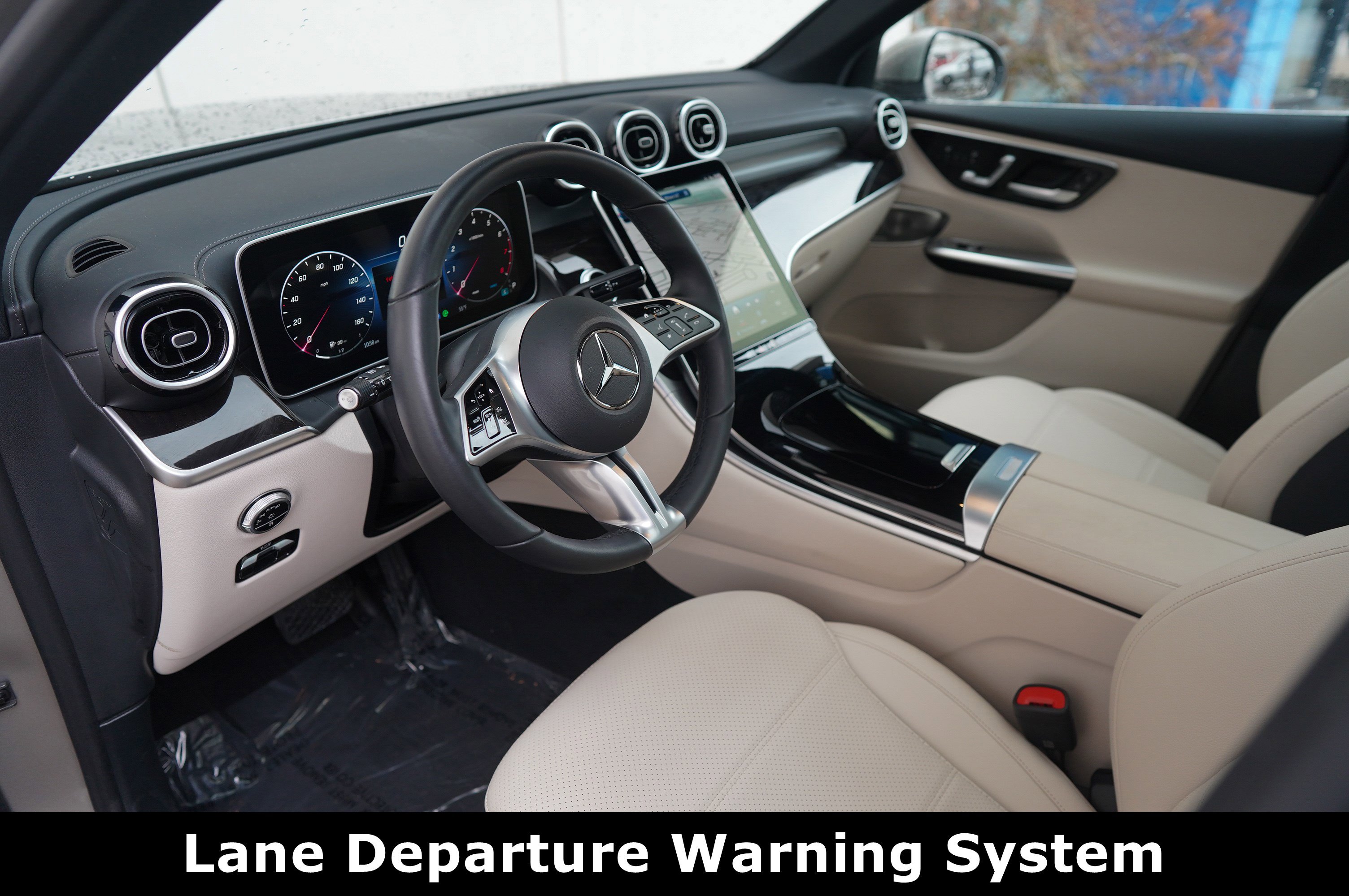 Used 2024 Mercedes-Benz GLC 300 4MATIC image 4