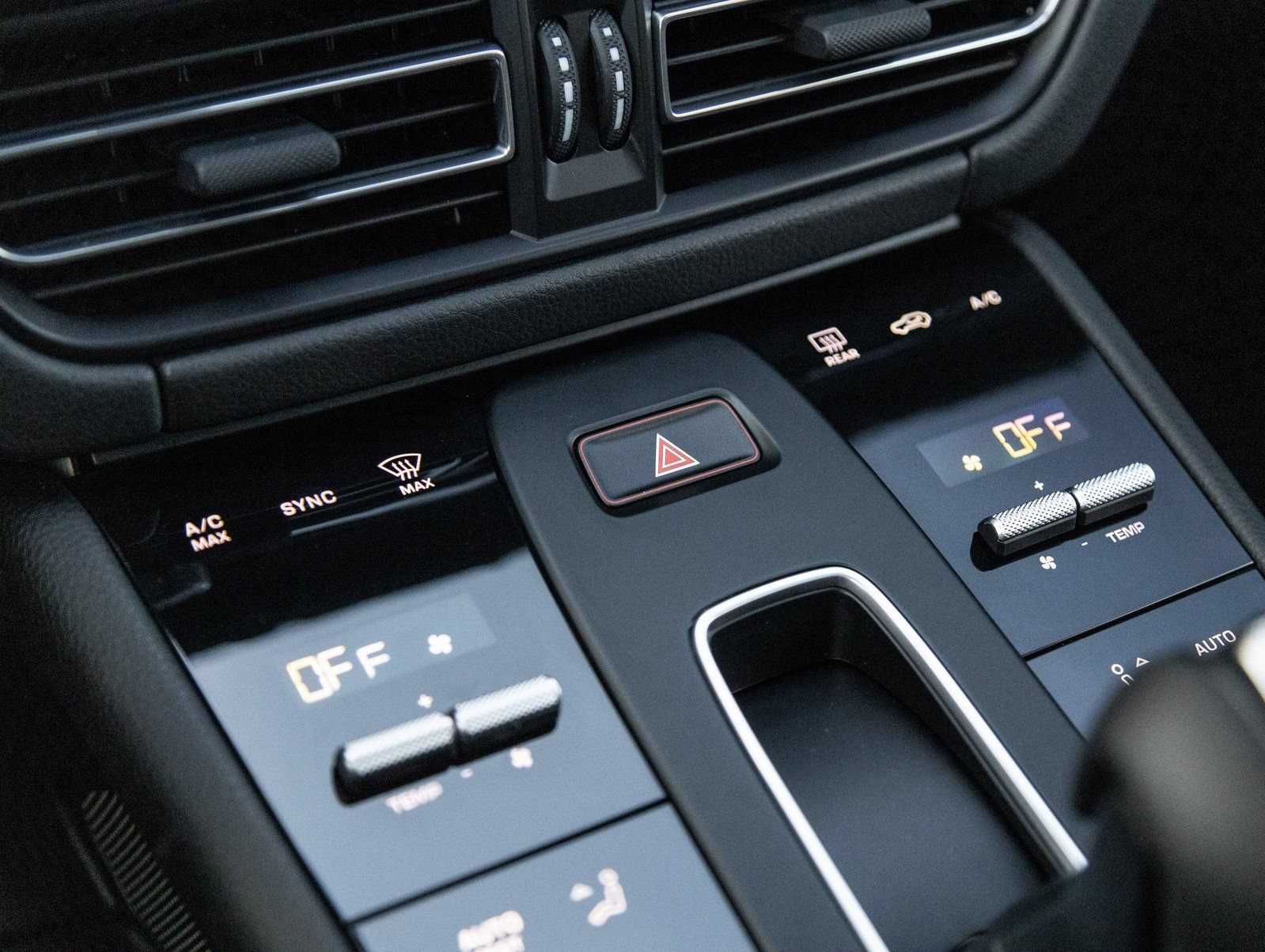 Certified 2026 Porsche Macan AWD/4WD image 25
