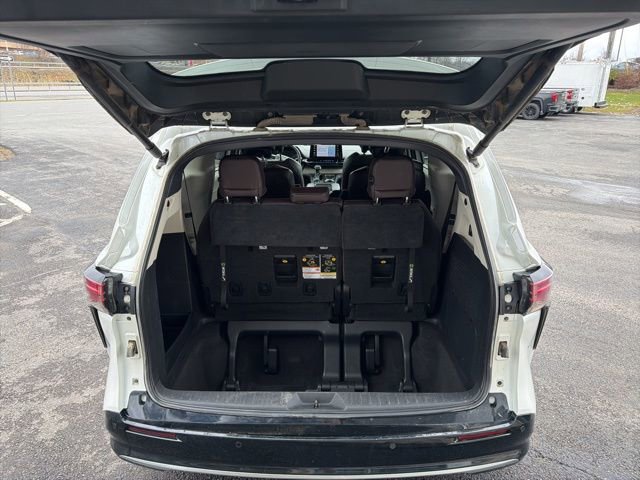Used 2022 Toyota Sienna Platinum image 20