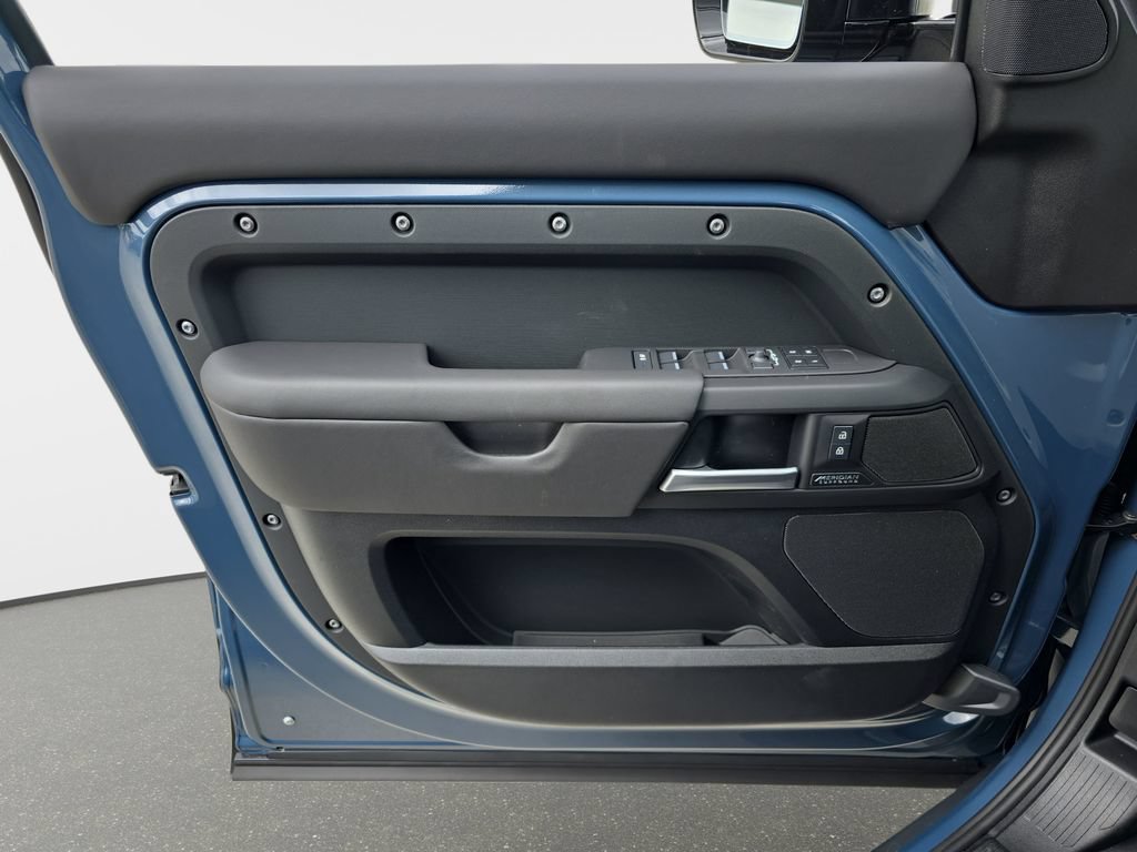 New 2026 Land Rover Defender 110 X-Dynamic SE AWD/4WD image 28