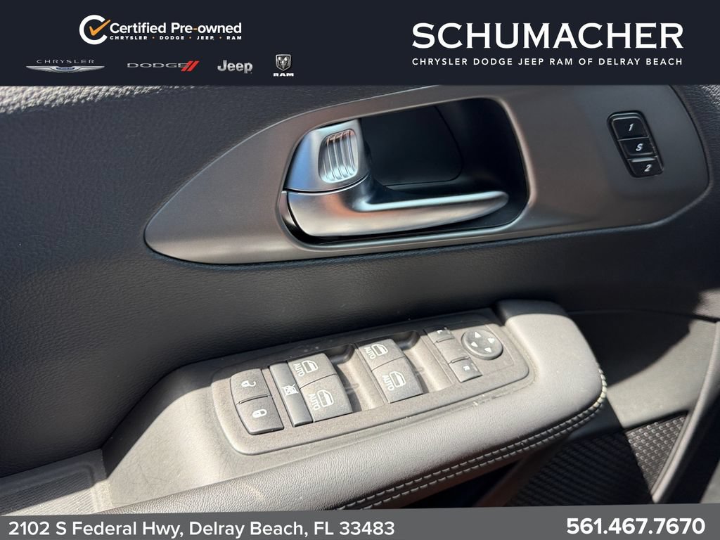 Used 2025 Chrysler Pacifica Select FWD image 29