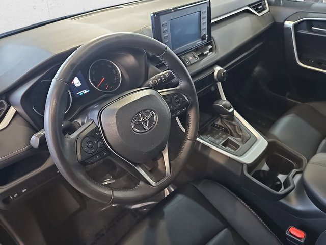 Used 2021 Toyota RAV4 XLE Premium image 16