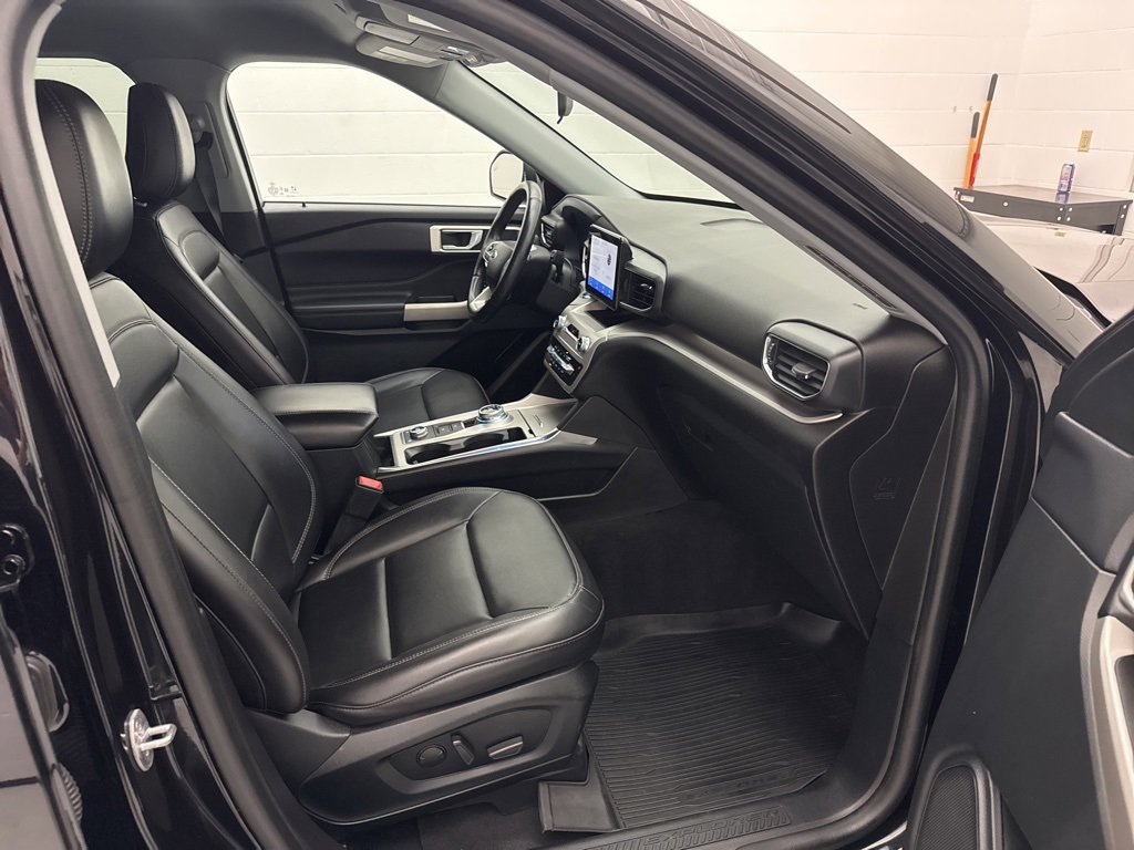 Used 2022 Ford Explorer XLT image 49