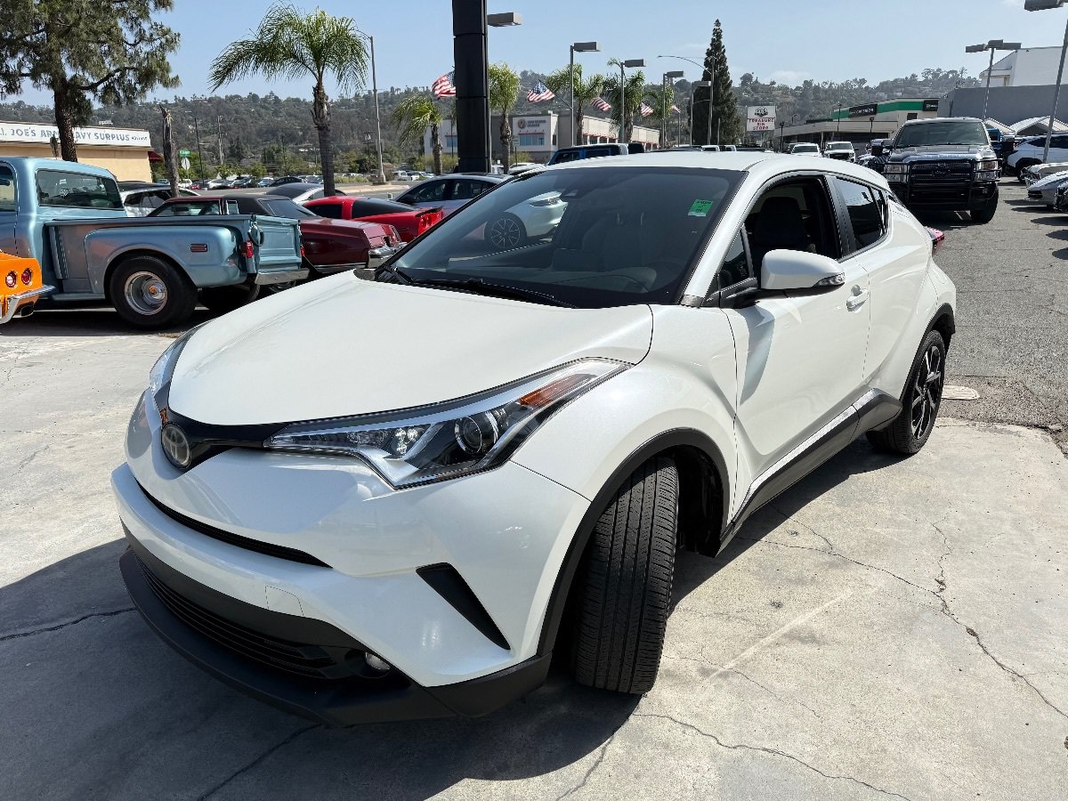 Used 2019 Toyota C-HR XLE FWD image 5