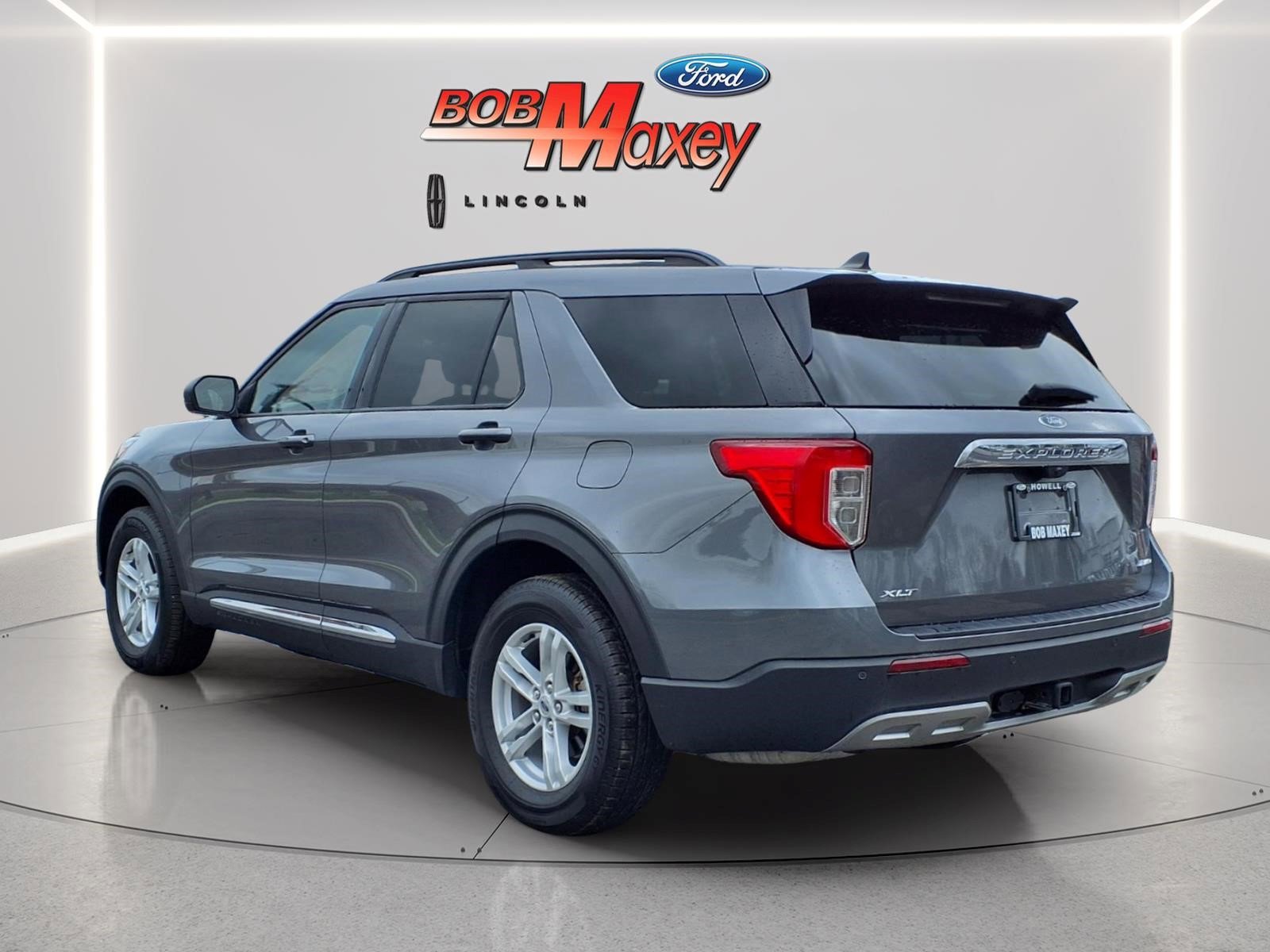 Used 2024 Ford Explorer XLT w/ Equipment Group 202A AWD/4WD image 7