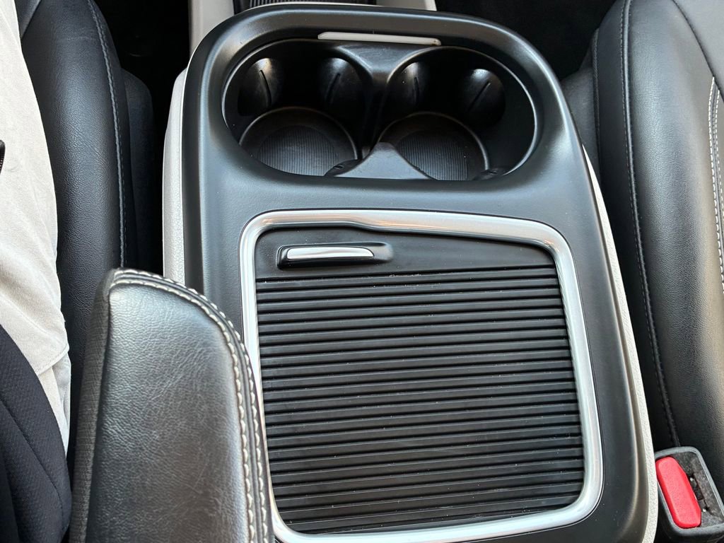 Used 2024 Chrysler Pacifica Touring-L image 22