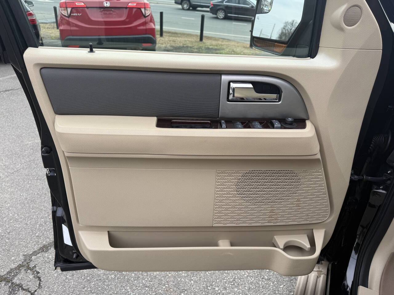 Used 2012 Ford Expedition XLT image 24