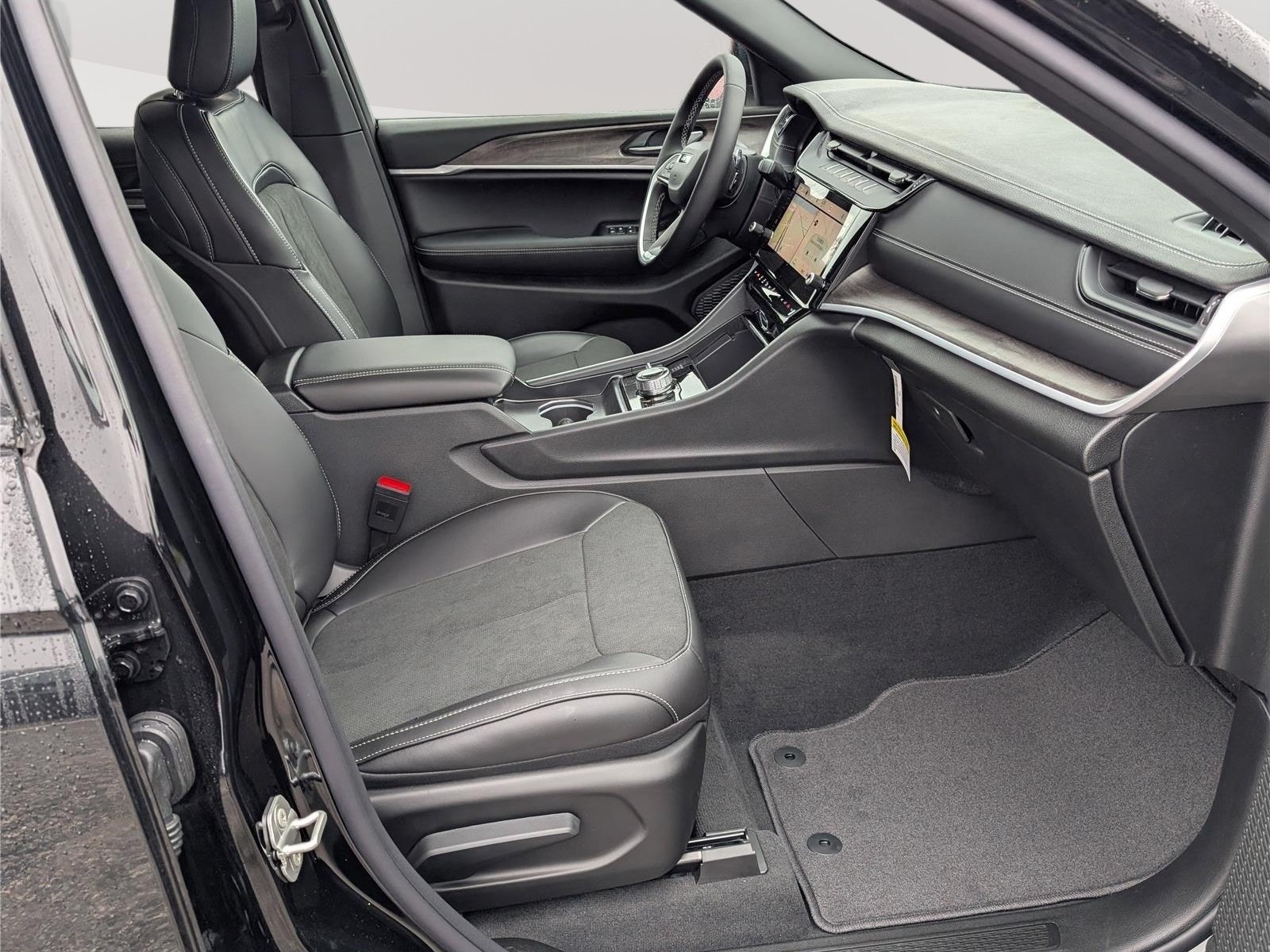 New 2026 Jeep Grand Cherokee Altitude AWD/4WD image 6