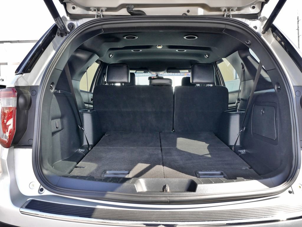 Used 2018 Ford Explorer XLT w/ Equipment Group 202A image 16