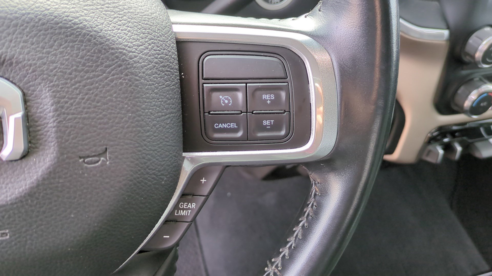 Used 2022 RAM 2500 Laramie w/ Cold Weather Group image 17