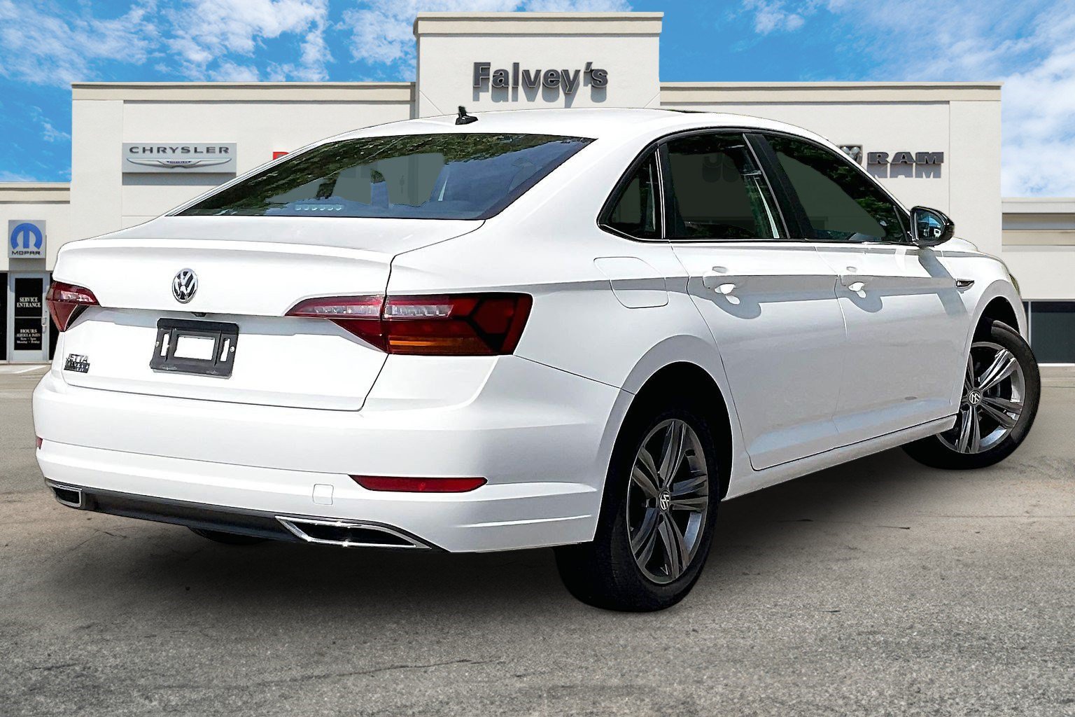 Used 2019 Volkswagen Jetta R-Line w/ R-Line Cold Weather Package FWD image 2