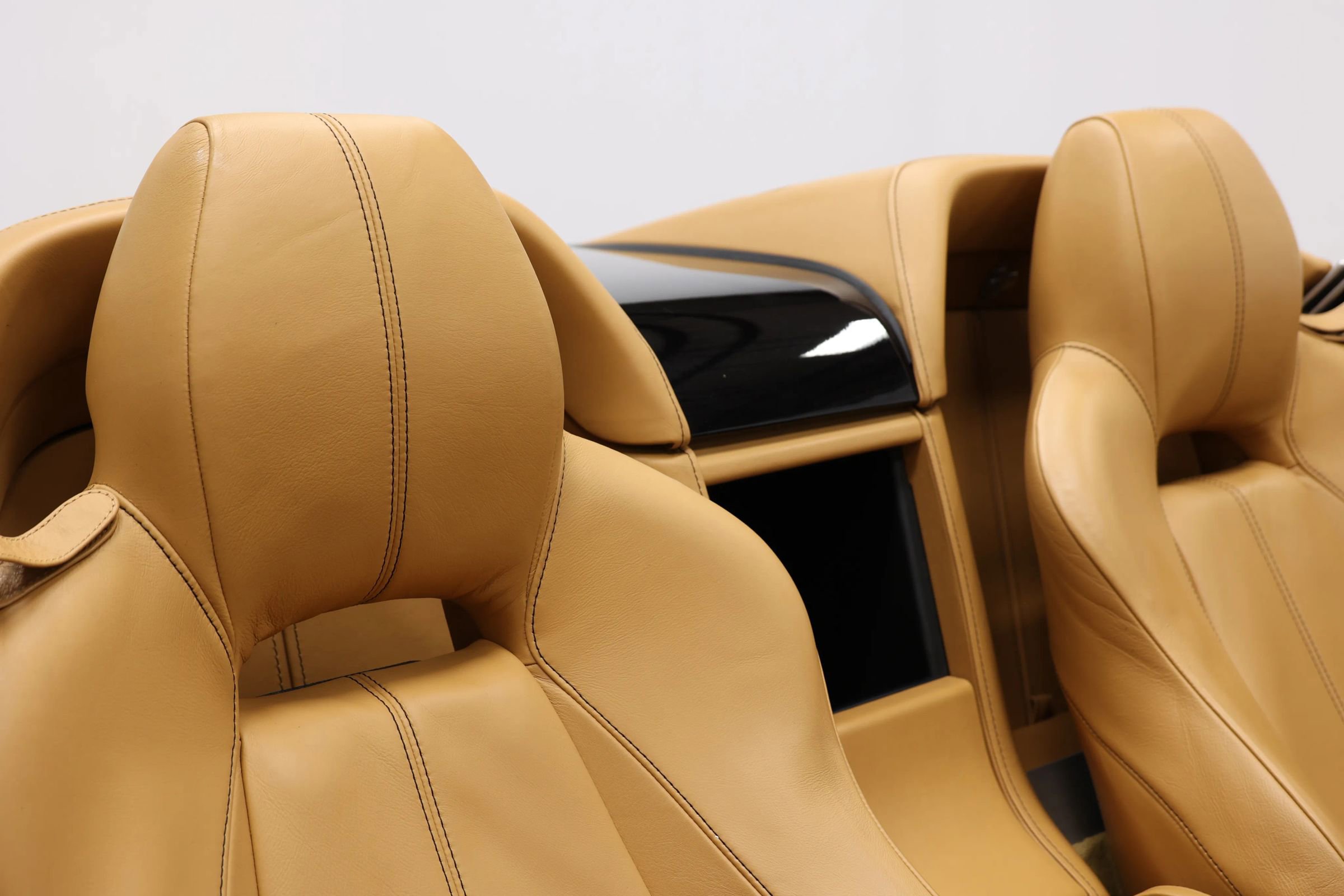 Used 2012 Aston Martin V8 Vantage Roadster image 69