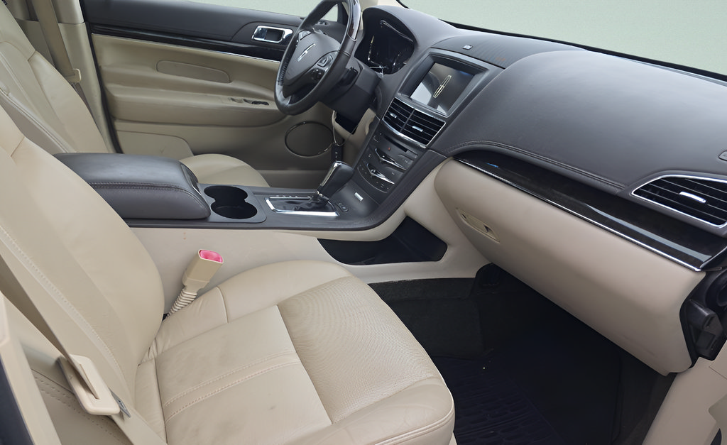 Used 2019 Lincoln MKT AWD image 7