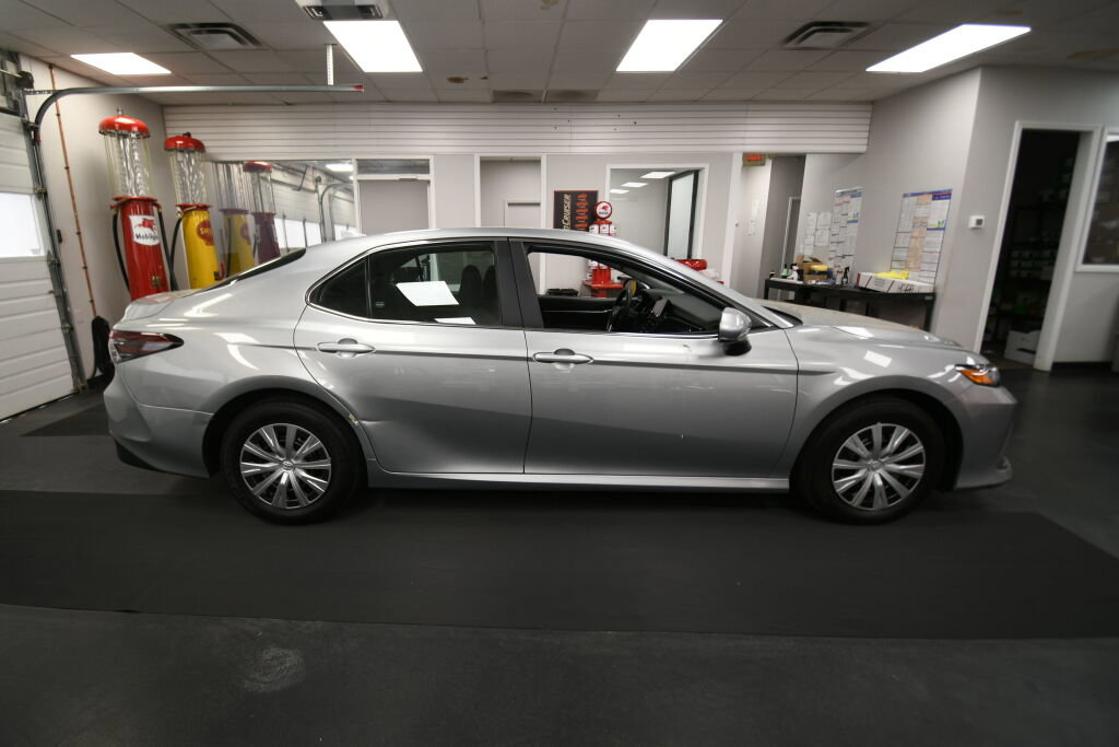 Used 2023 Toyota Camry LE FWD image 9