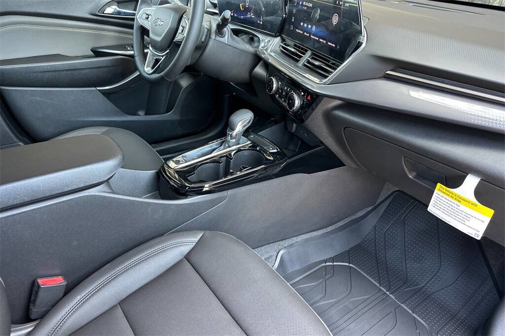 New 2025 Chevrolet Trax ACTIV w/ Driver Confidence Package image 17