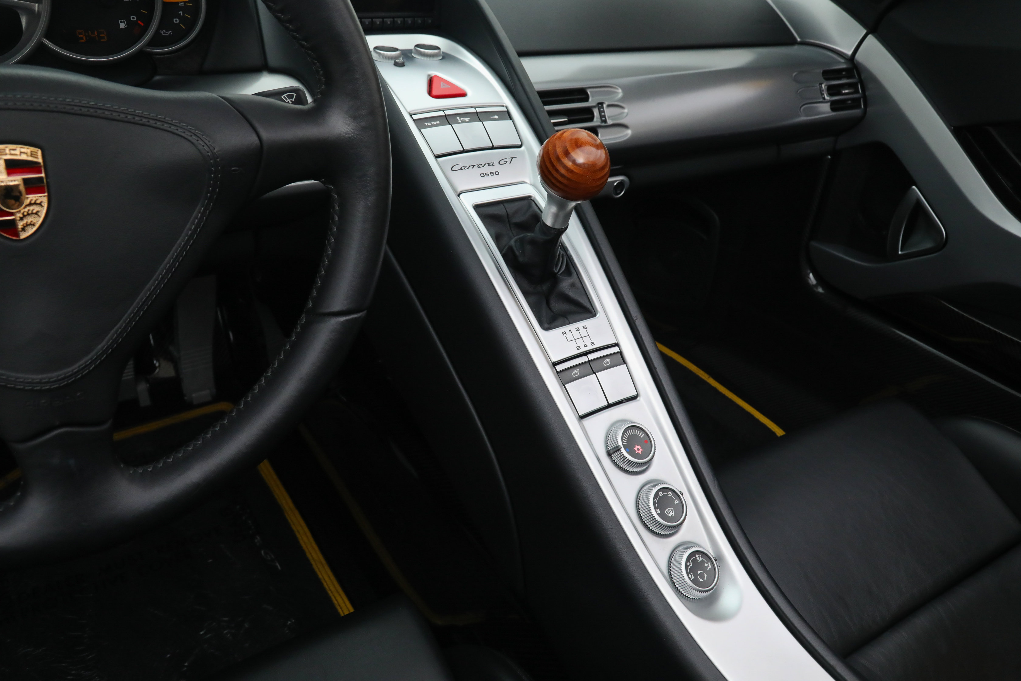 Used 2005 Porsche Carrera GT RWD image 33