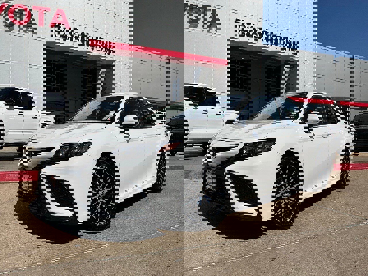 Used 2024 Toyota Camry SE image 2